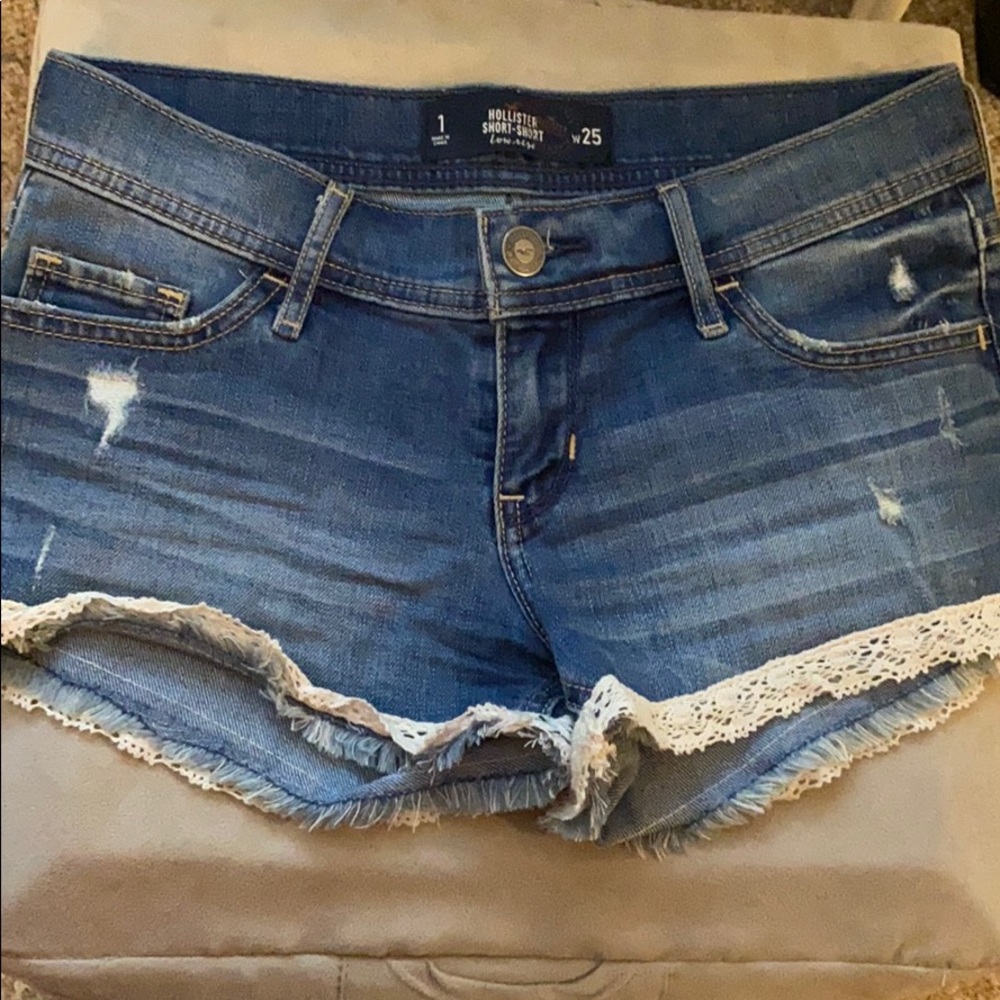 Hollister Short-Shorts With Lace Trim